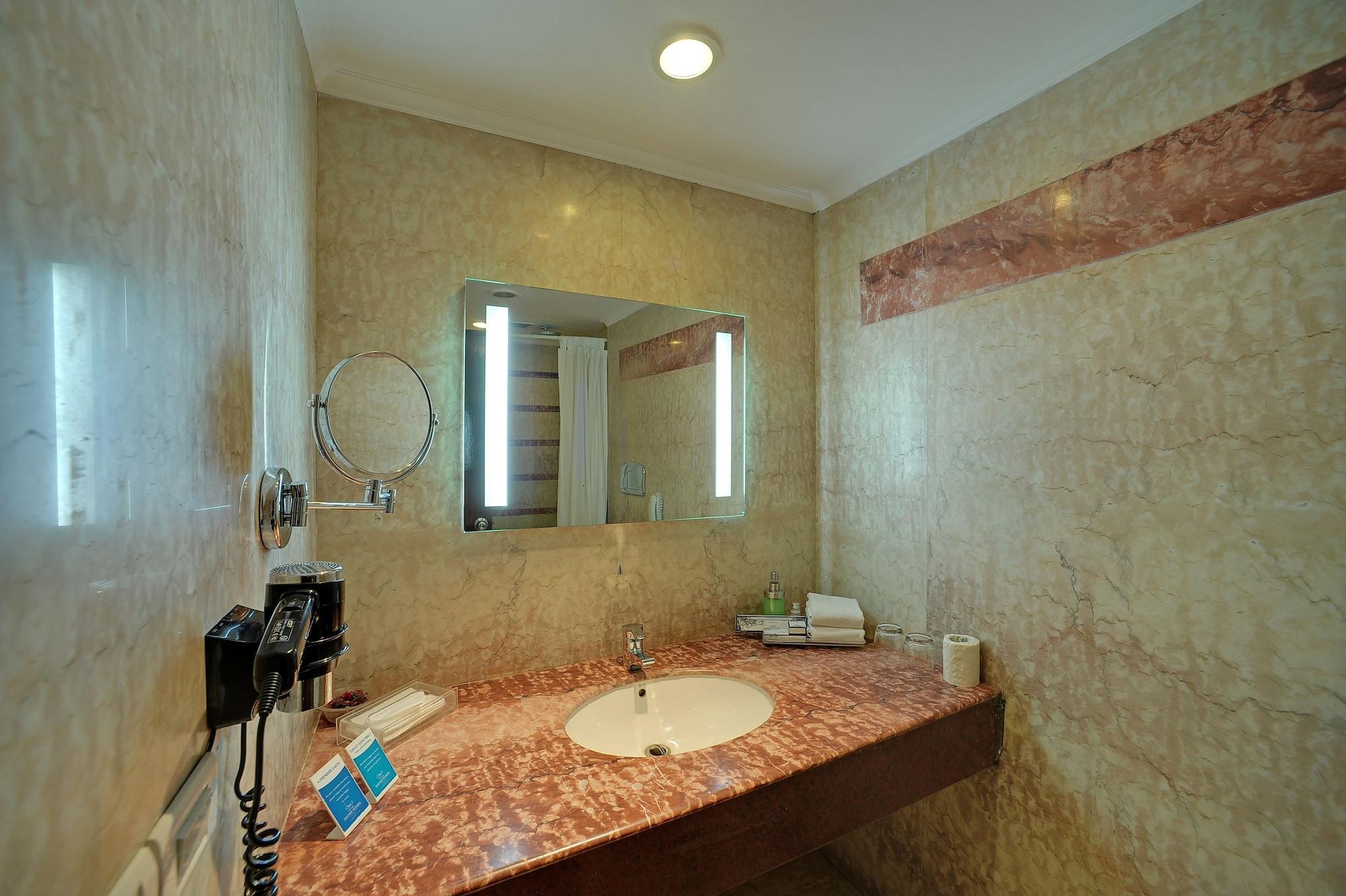 Royal Sarovar Portico Siliguri Eksteriør bilde