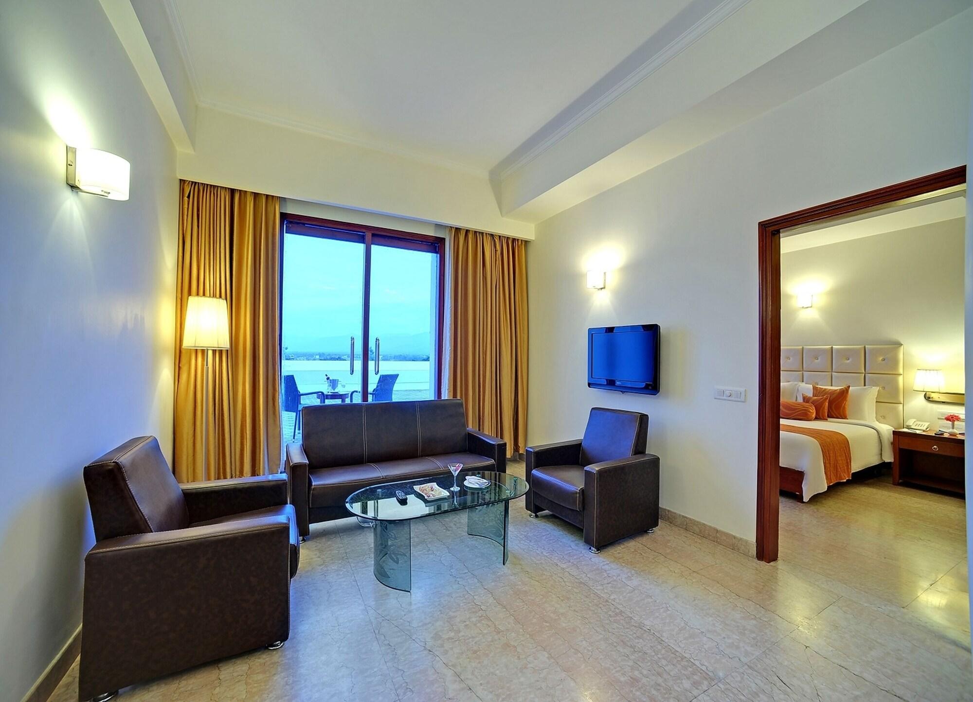 Royal Sarovar Portico Siliguri Eksteriør bilde