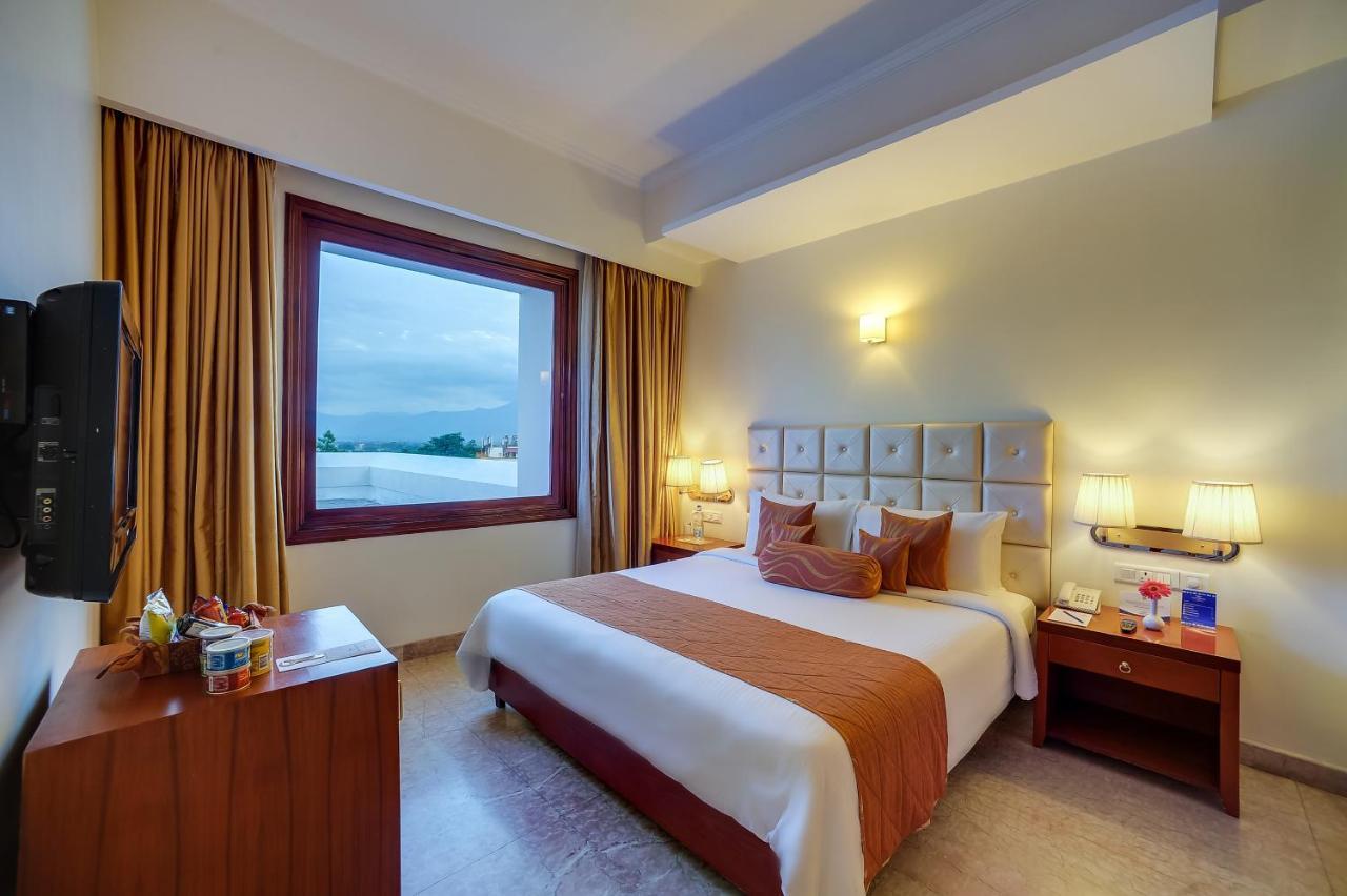 Royal Sarovar Portico Siliguri Eksteriør bilde