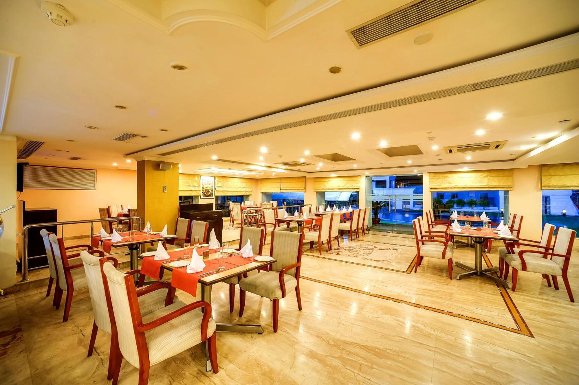 Royal Sarovar Portico Siliguri Eksteriør bilde
