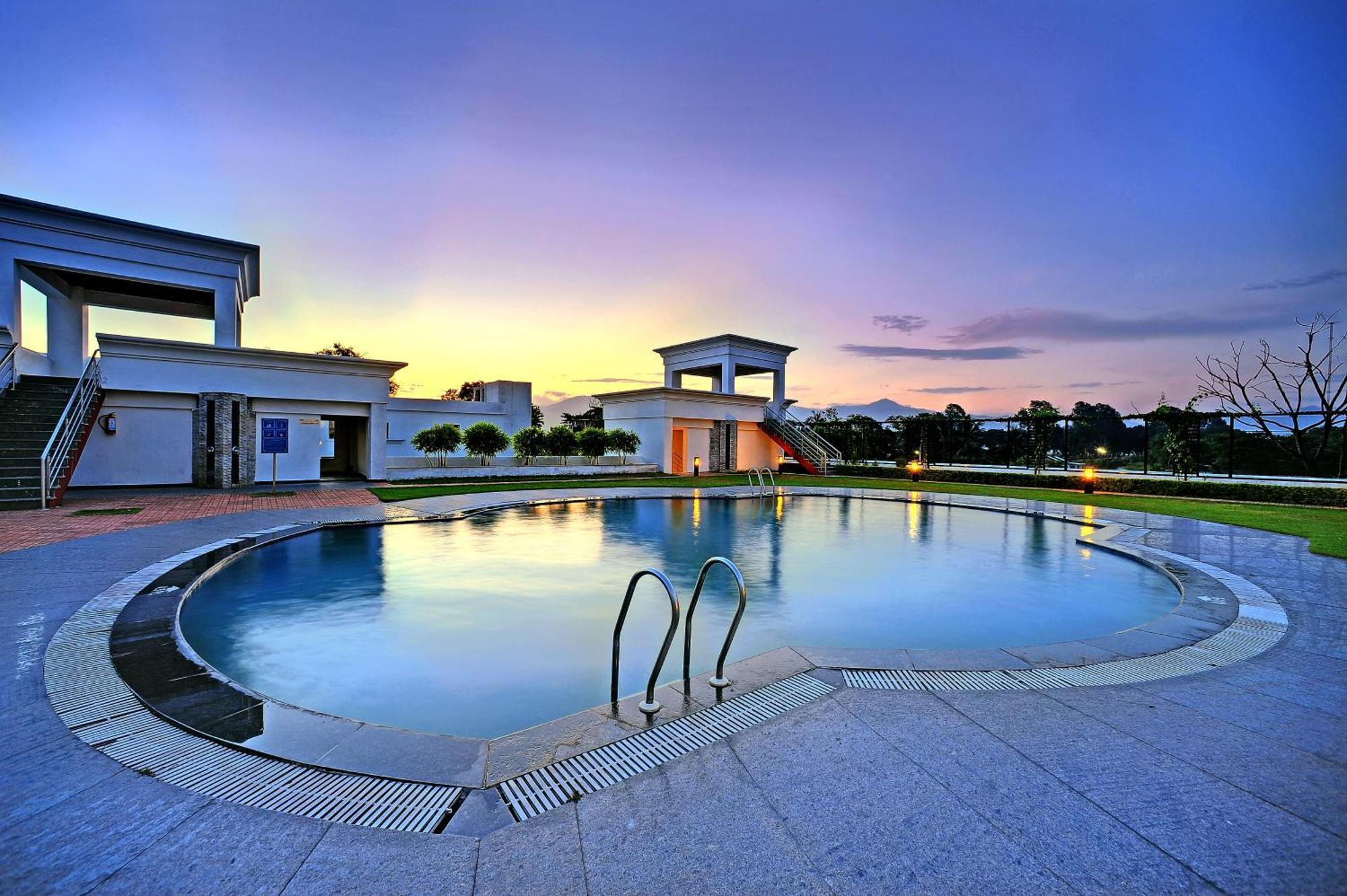 Royal Sarovar Portico Siliguri Eksteriør bilde