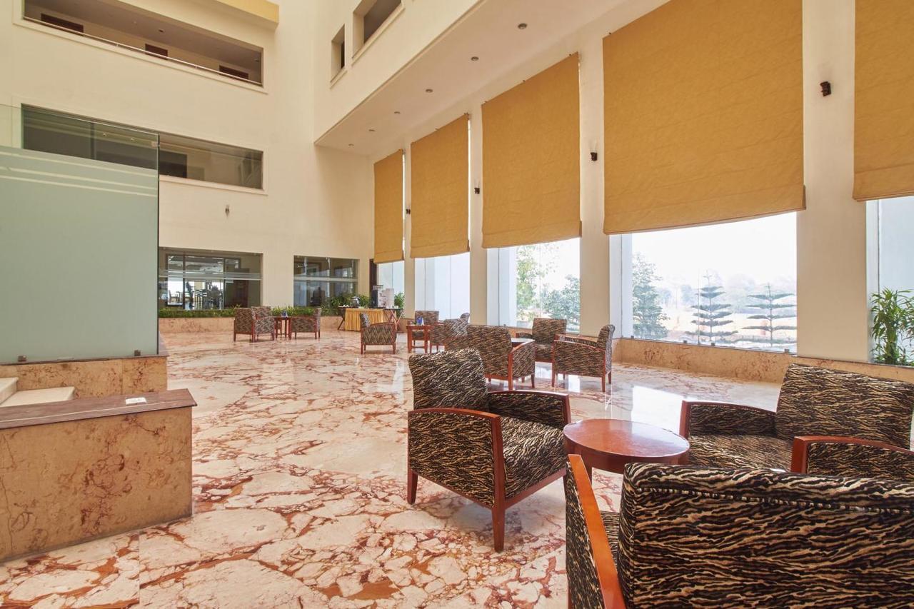 Royal Sarovar Portico Siliguri Eksteriør bilde