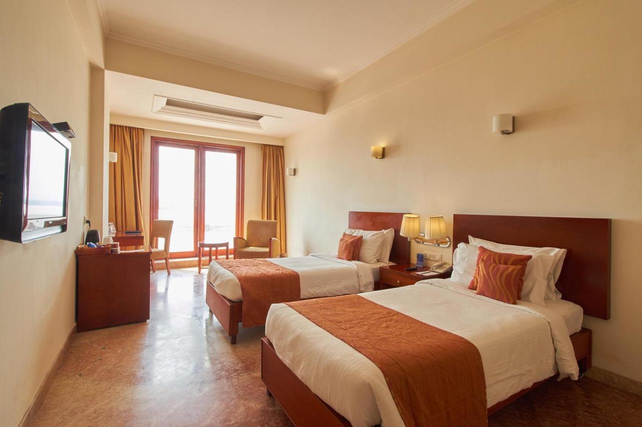 Royal Sarovar Portico Siliguri Eksteriør bilde