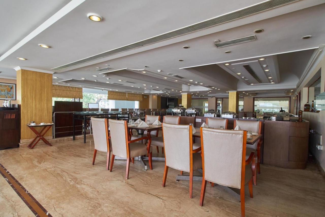 Royal Sarovar Portico Siliguri Eksteriør bilde