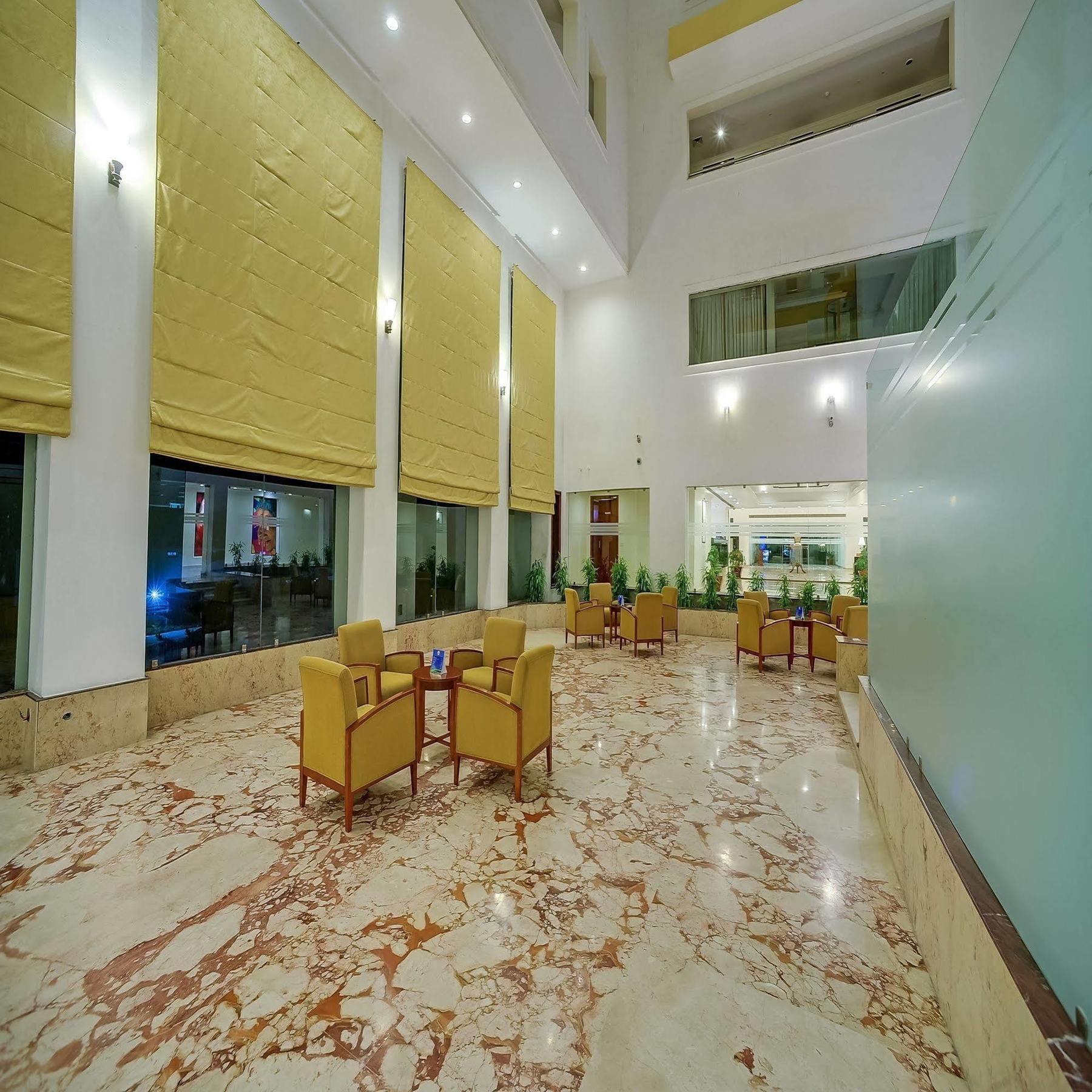 Royal Sarovar Portico Siliguri Eksteriør bilde