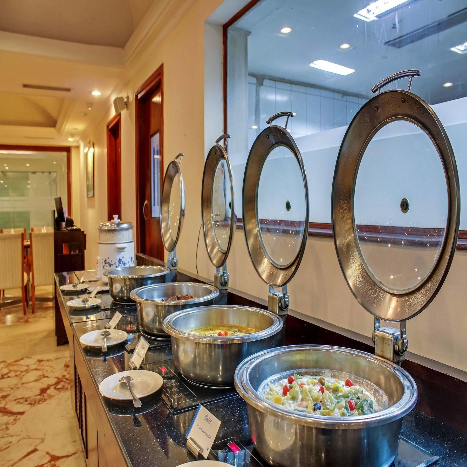 Royal Sarovar Portico Siliguri Eksteriør bilde