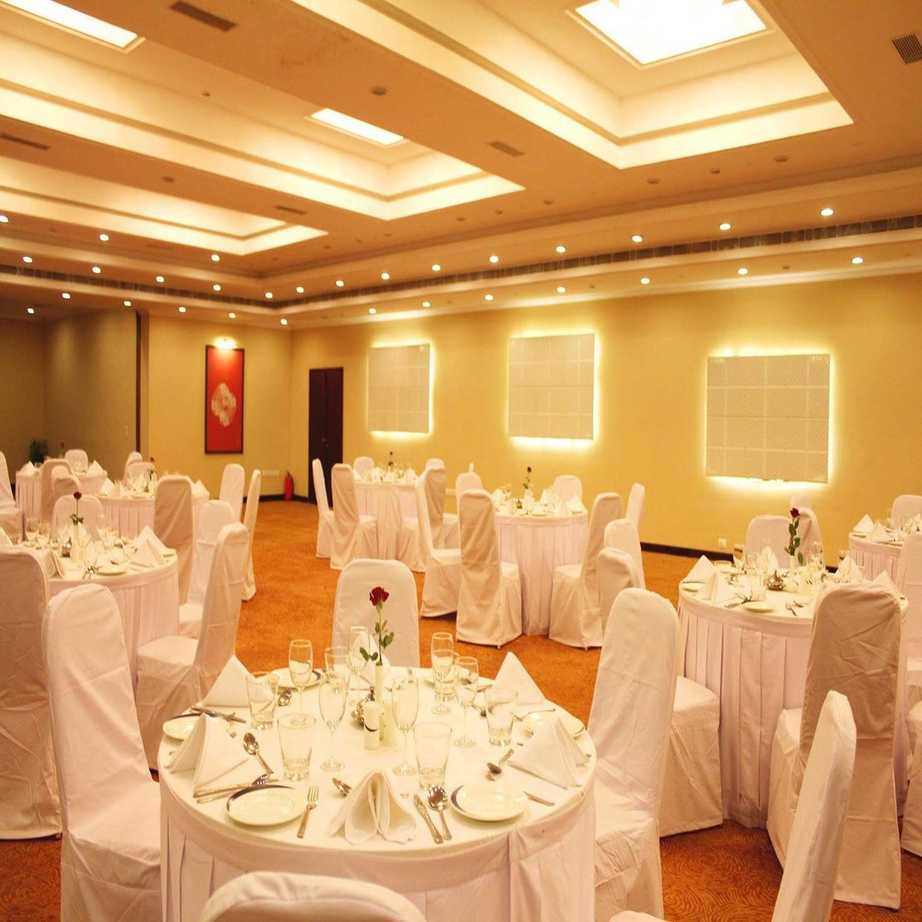 Royal Sarovar Portico Siliguri Eksteriør bilde