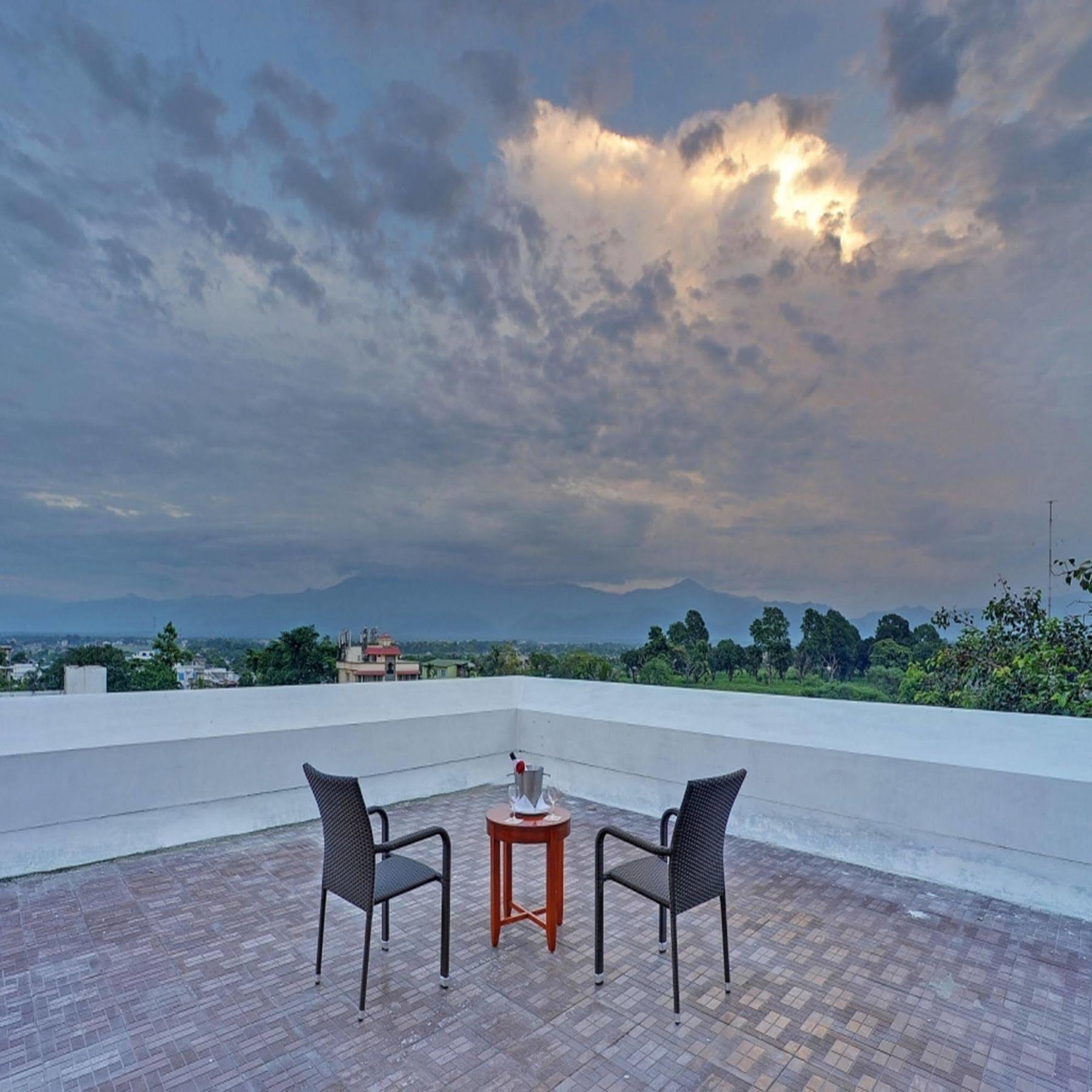 Royal Sarovar Portico Siliguri Eksteriør bilde